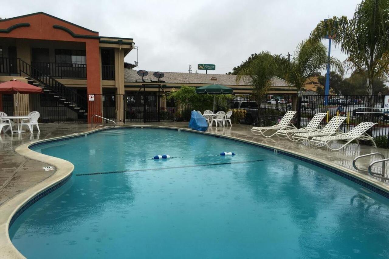 Motel Super 8 By Wyndham Salinas Exterior foto