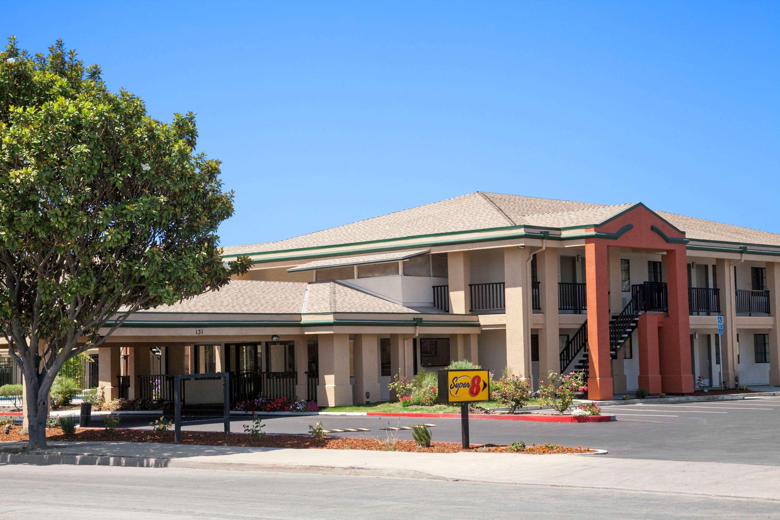 Motel Super 8 By Wyndham Salinas Exterior foto