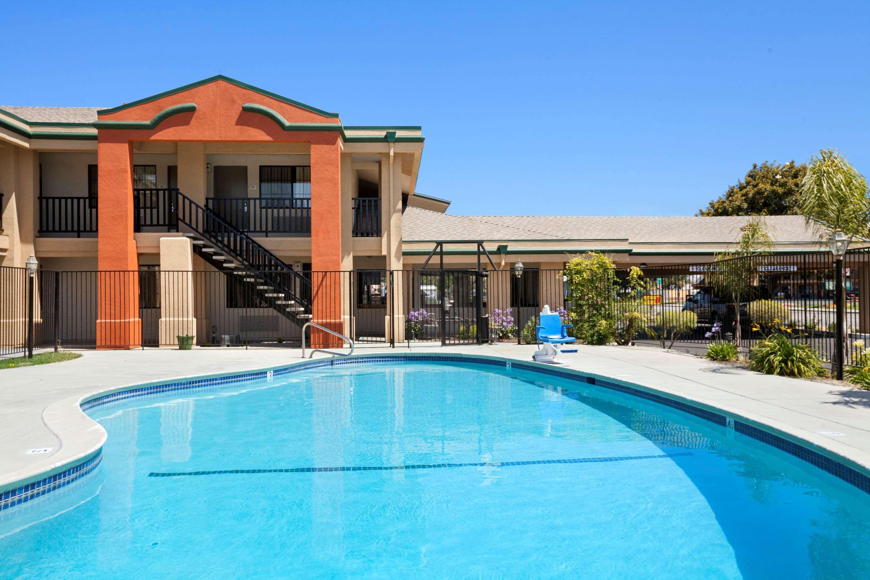 Motel Super 8 By Wyndham Salinas Exterior foto