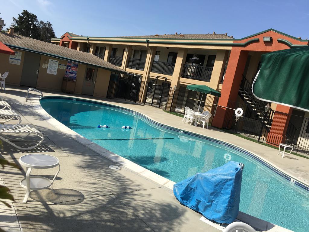 Motel Super 8 By Wyndham Salinas Exterior foto