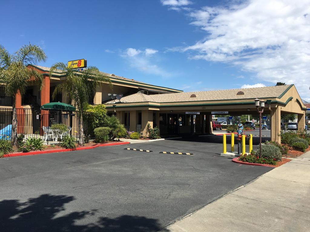 Motel Super 8 By Wyndham Salinas Exterior foto