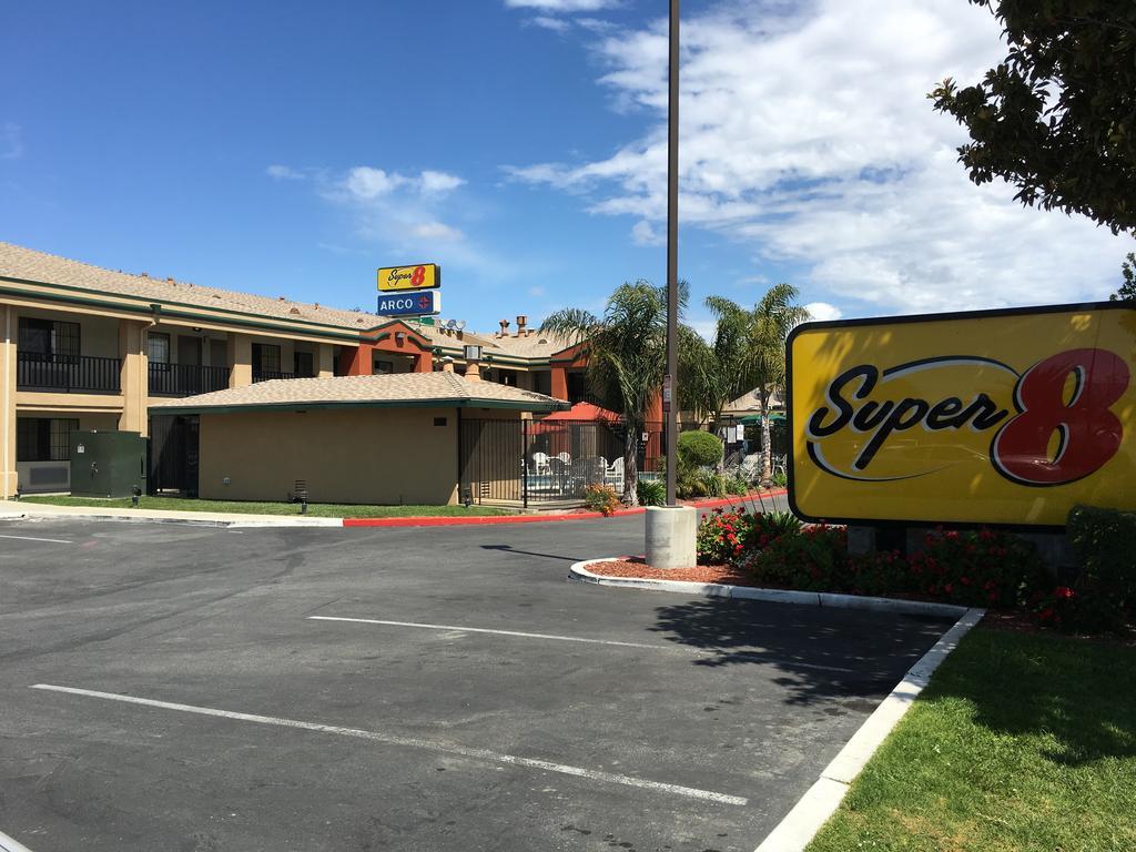 Motel Super 8 By Wyndham Salinas Exterior foto