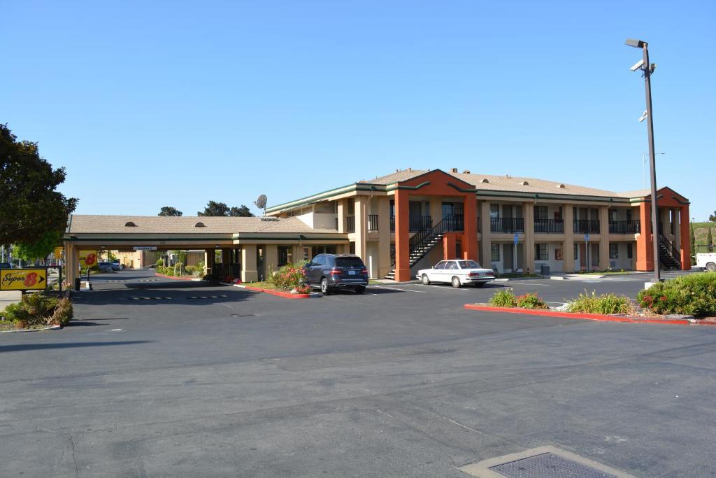Motel Super 8 By Wyndham Salinas Exterior foto