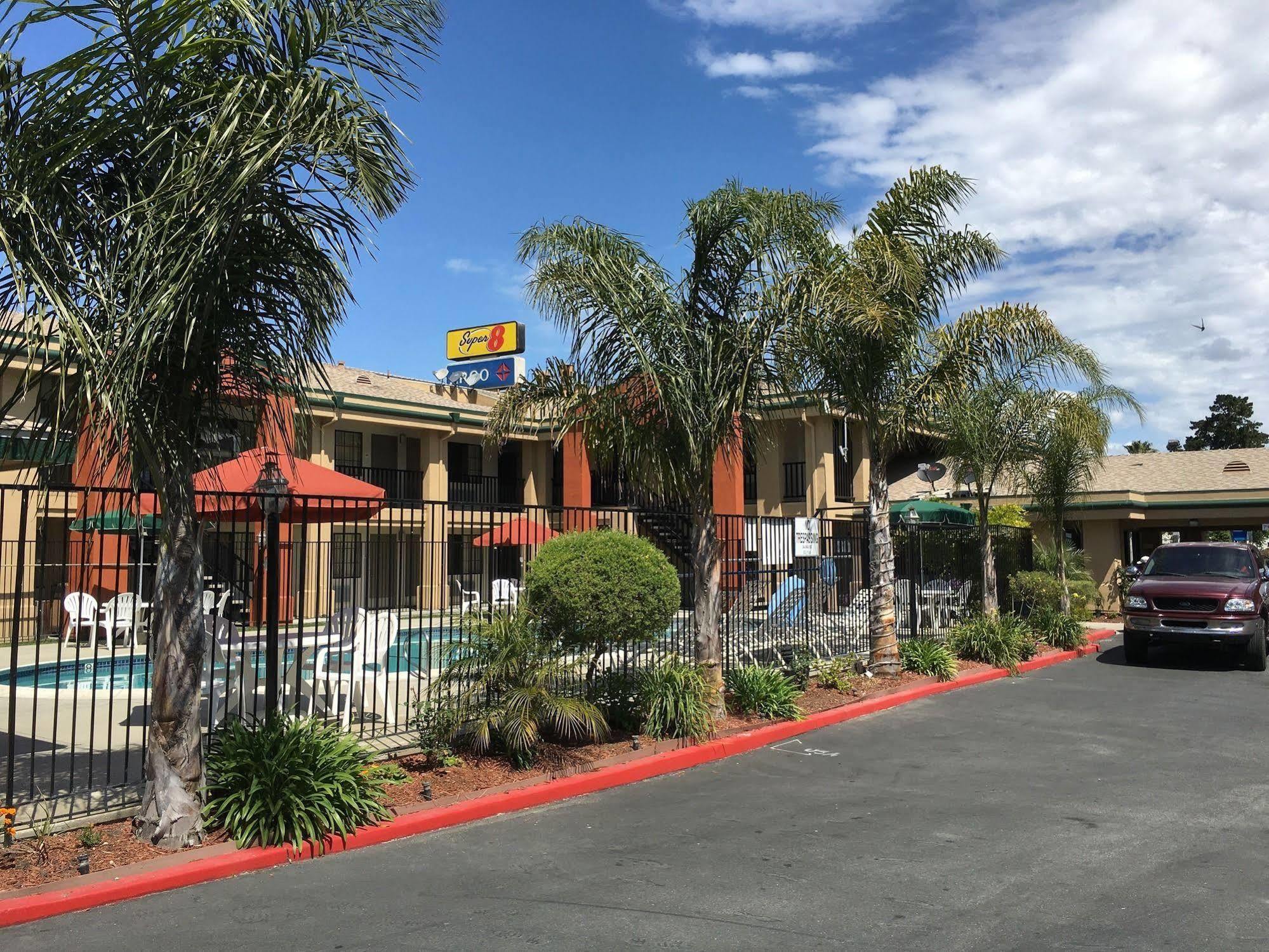 Motel Super 8 By Wyndham Salinas Exterior foto