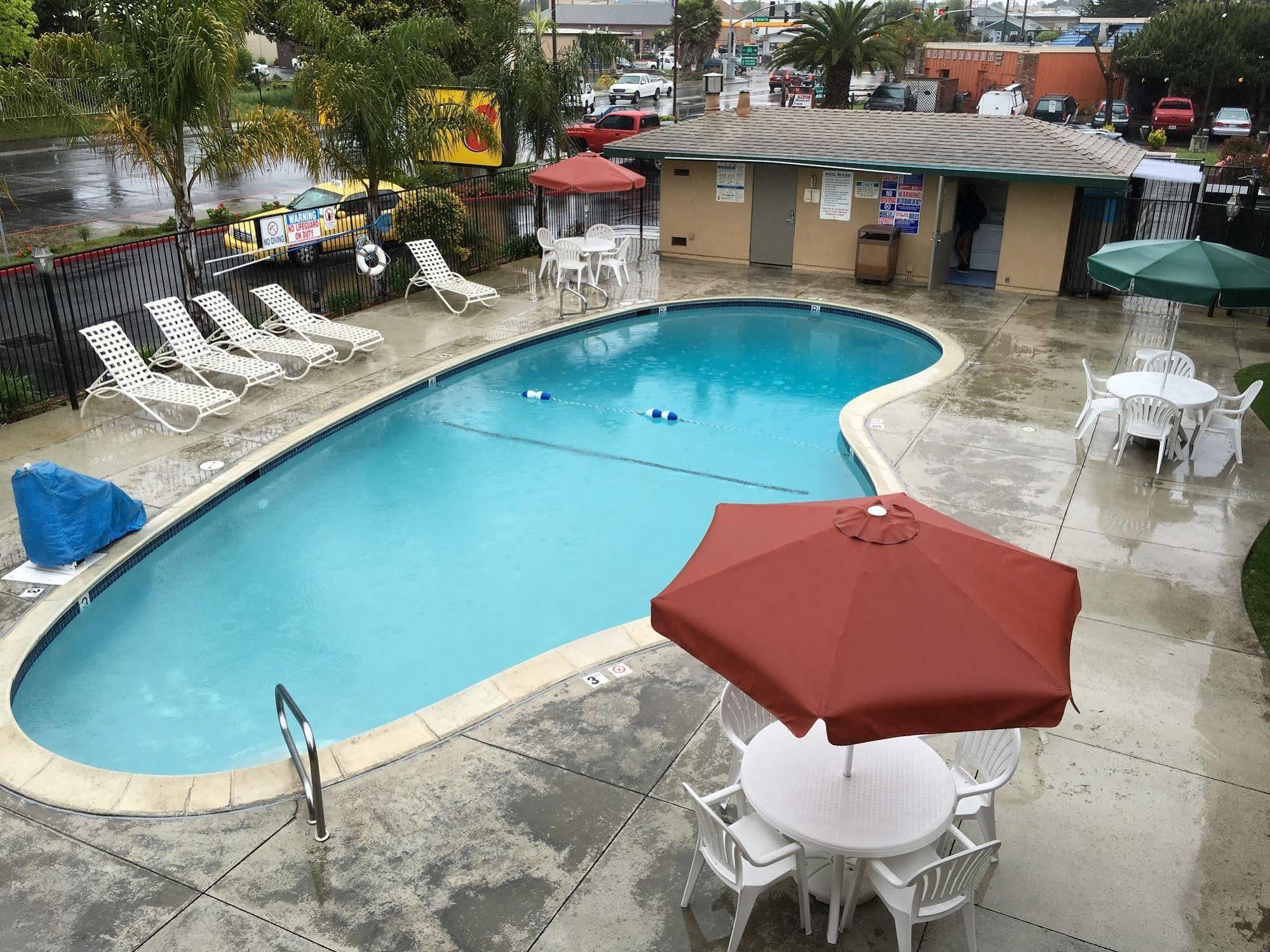 Motel Super 8 By Wyndham Salinas Exterior foto