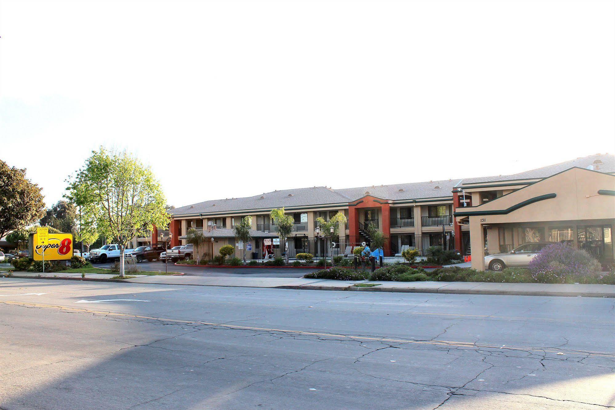 Motel Super 8 By Wyndham Salinas Exterior foto