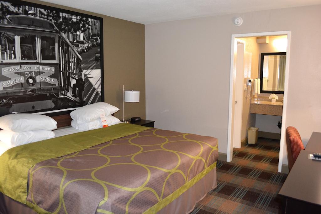Motel Super 8 By Wyndham Salinas Habitación foto