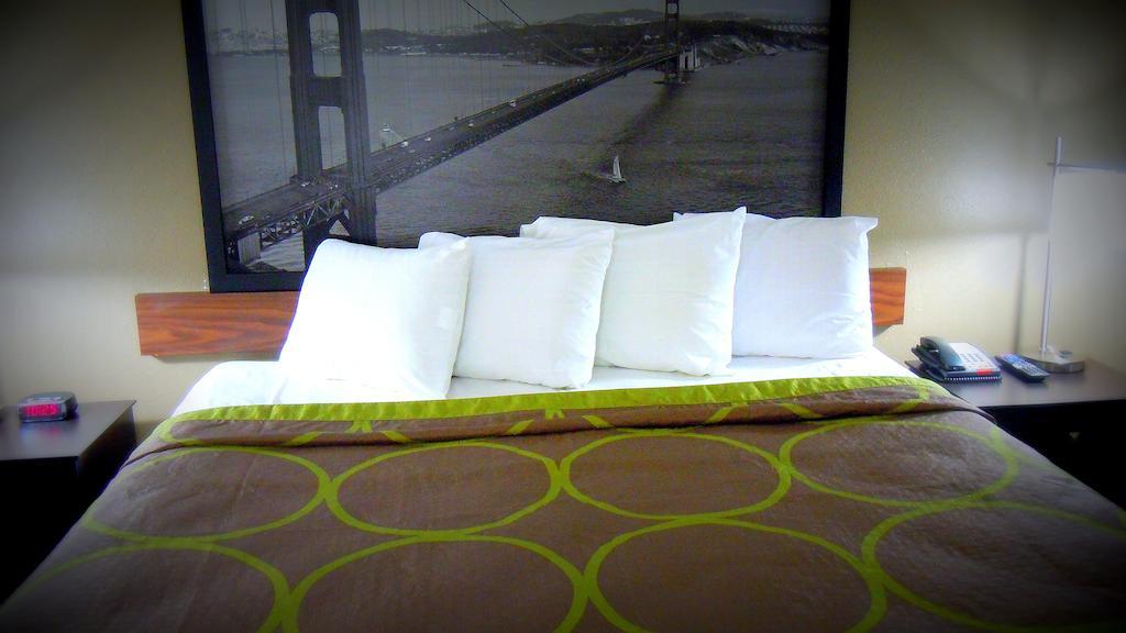 Motel Super 8 By Wyndham Salinas Habitación foto